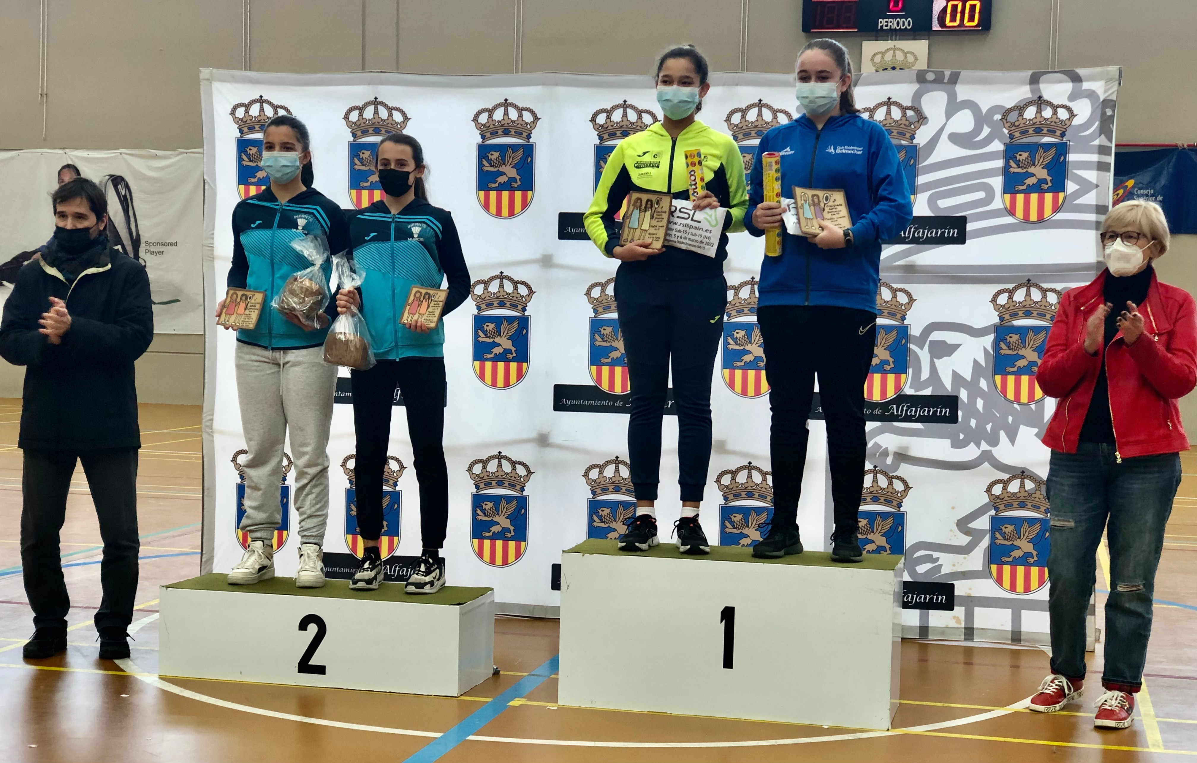 Medallas para los clubes navarros en Alfajarín y Medina del Campo